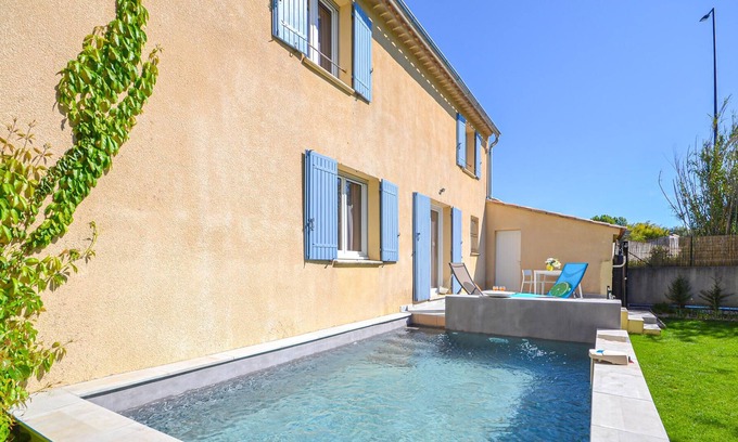 Loriol-du-Comtat House | Look forward to a sunny vacation in Carpentras.