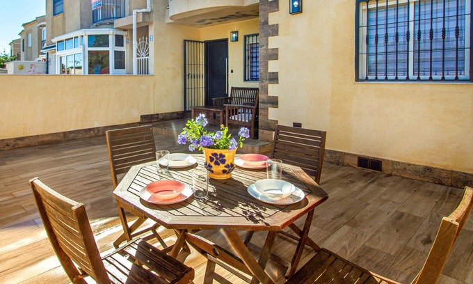 La Siesta House | Discover a Relaxing Getaway with Pool and Sun Terrace