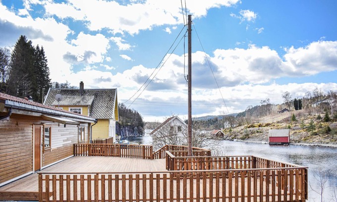 Nedstrand Apartment | Experience an Active Getaway in Tysvær's Modern Retreat