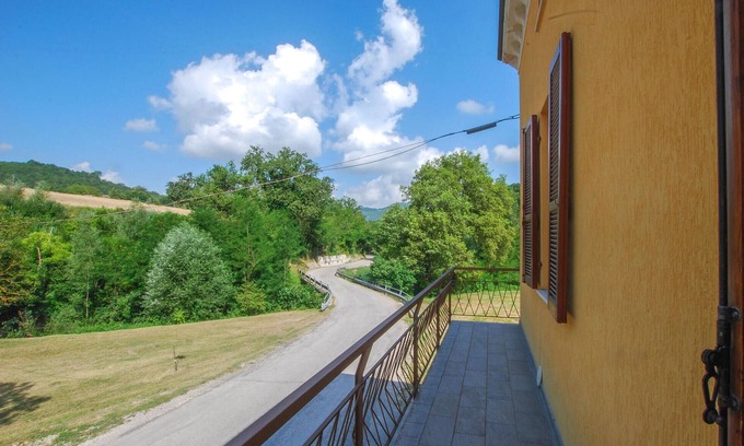 Furlo House | Experience Idyllic Views at Your Perfect Vacation Home