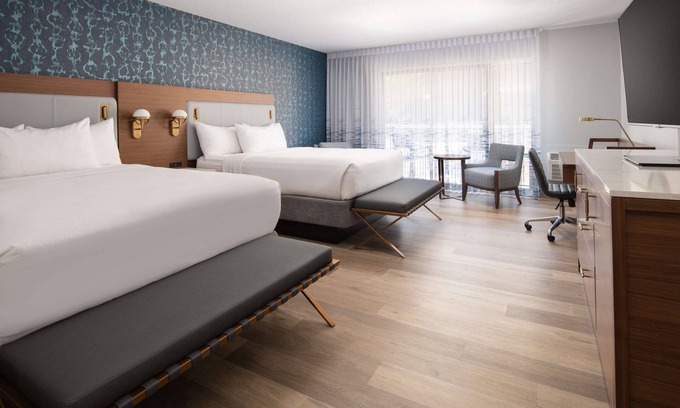 Port Angeles Hotel | Discover Classy Units with Pool, Kitchen & Pet-Friendly Stay!