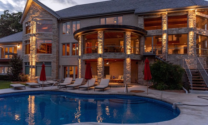 Blue Eye House | Your Private Oasis Awaits at Table Rock Lake - 10/10 Rated