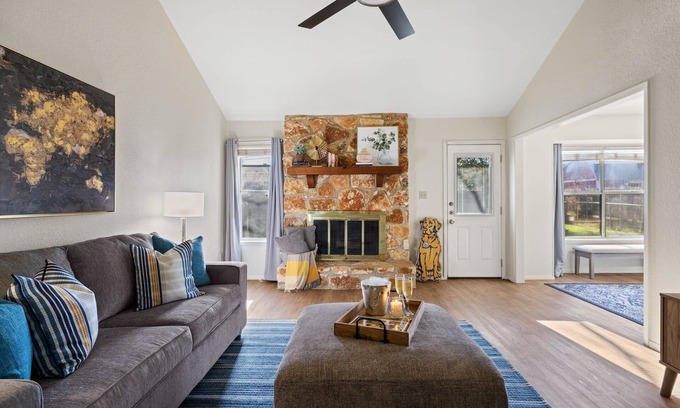 Georgetown House | Experience Comfort in Georgetown - Pet Friendly Stays