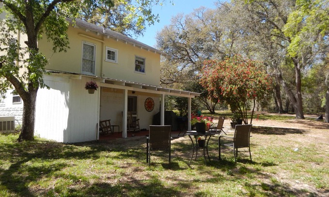 Eustis Apartment | Relaxing Retreat: Guest Rated 10/10 with Spa & Breakfast