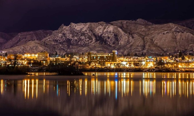 Wenatchee Hotel | Discover Your Ideal Escape: Relaxing Rooms & Inviting Pool