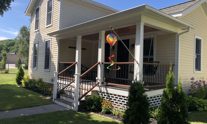 Frankfort House | Discover Nature's Beauty in Frankfort with Ocean Views