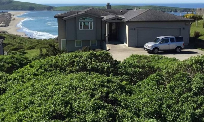 Dillon Beach House | Elegant Oceanfront Retreat with Spa and Stunning Views