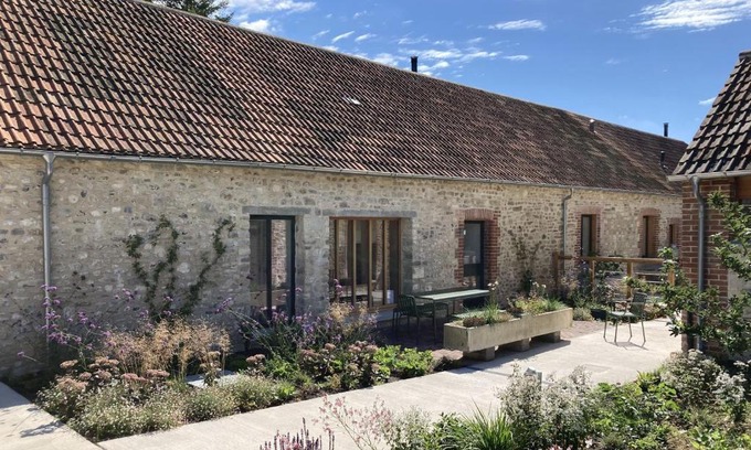 West Compton House | Family-Friendly Lookout with Pet Hospitality