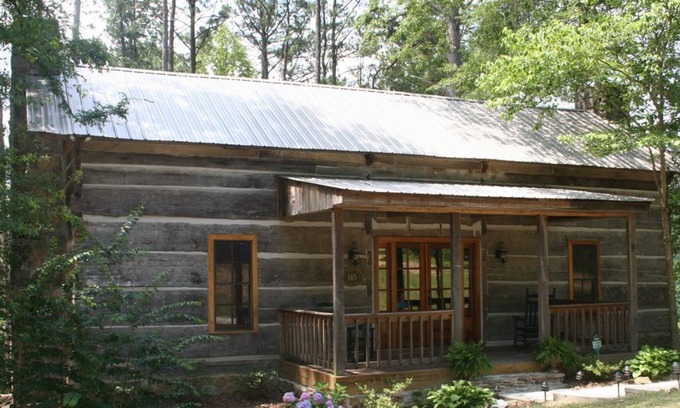 Guntersville House | Rustic Elegance Awaits at Two Cabins Lodge by the Lake