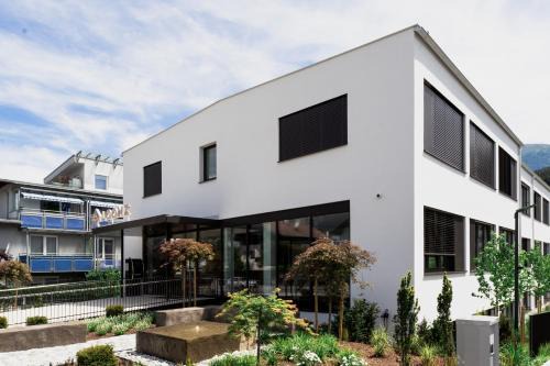 Pradl Apartment | Discover LOOMZ Living: Self-Check-In, Pet-Friendly Stay