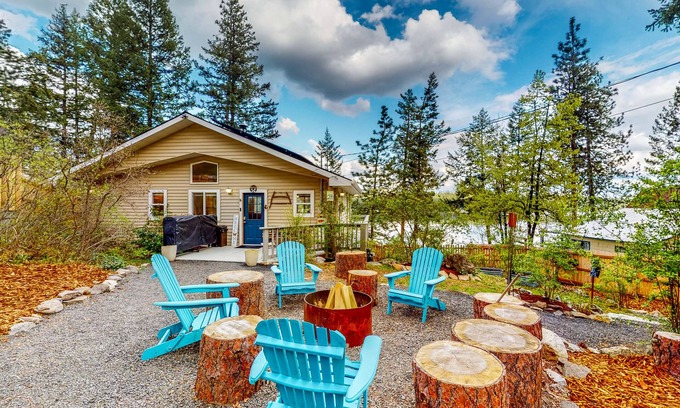 Loon Lake Cabin | Lakefront Retreat: Loon Lake Home & Cabins with Kayaks