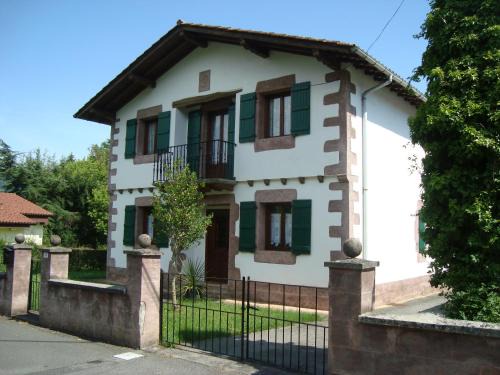 Garzain House | Discover LOPENEA: Family-Friendly with Top Guest Ratings