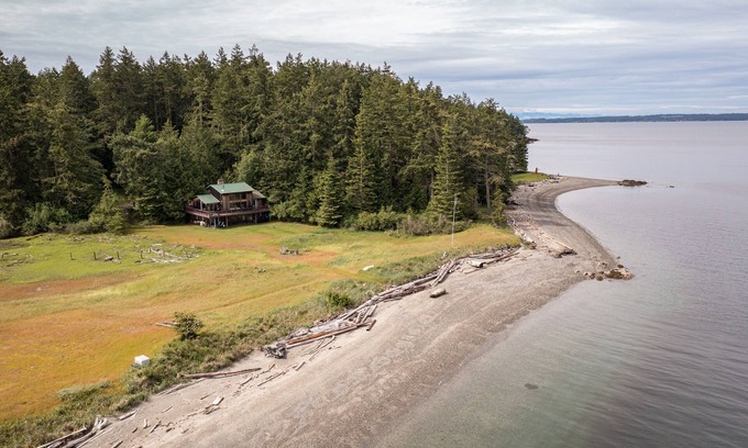Lopez Island House | Ocean View Retreat: Lopez Island Crow's Nest #302