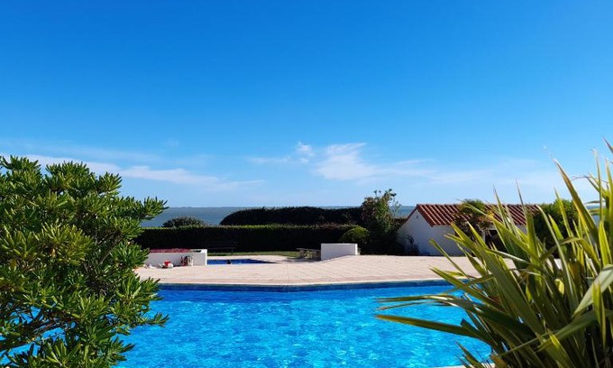 Pornic House | Oceanfront Loralistudios: Relaxing Retreat with Pool & Spa