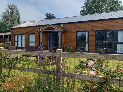 Ruckinge House | Pet-Friendly Lords View: Perfect for Families & Top Rated 10/10