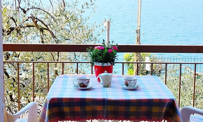 Assenza Apartment | Discover Lorena House: Oceanfront Retreat with Pet-Friendly Perks