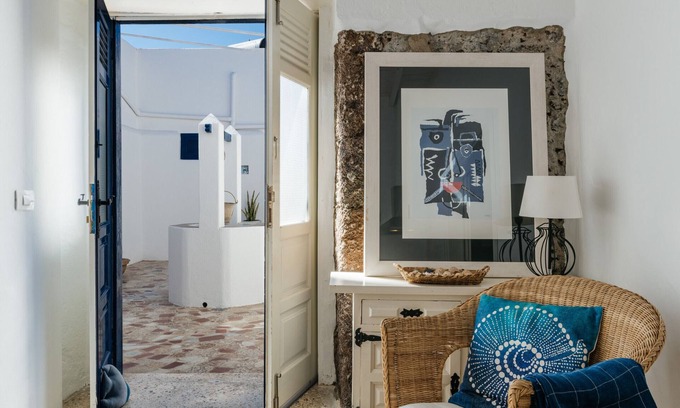El Golfo Apartment | Unforgettable Sunsets and Poolside Relaxation at Lorenzo