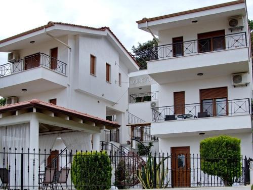 Chrisi Ammoudia Apartment | Oceanfront Loretta Studio with Excellent 9.2/10 Ratings