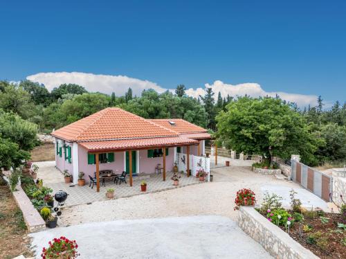 Erisos Cabin | Cozy Lori Apartment: Pet & Child Friendly Getaway