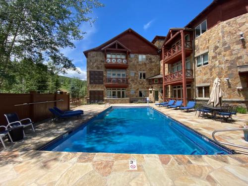 Mountain Village Apartment | Premier Lorian 4 Ski-In Condo with Pool & Hot Tub Access
