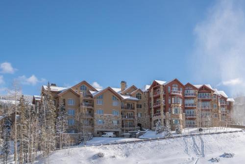 Mountain Village Apartment | Unforgettable Stays at Lorian: Pool & Hot Tub Await You