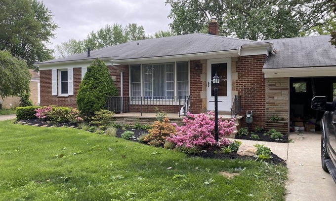 Avon House | Top-Rated Lorie House in Avon, Ohio with Lake Views