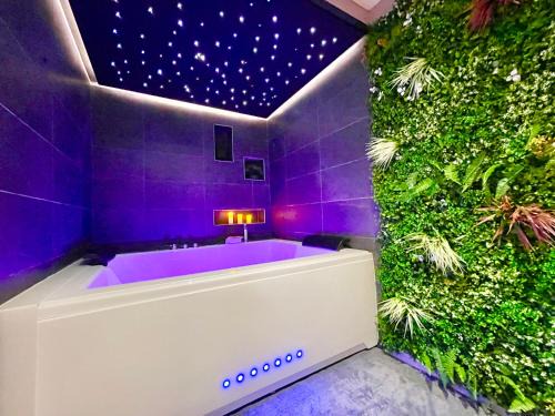Lorient Apartment | Unforgettable Lorient Love Room with Relaxing Hot Tub