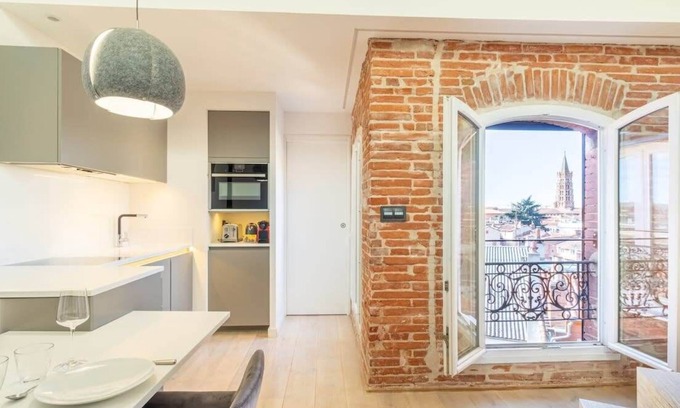 Toulouse City-Centre Apartment | Explore LORRAINE - Vue St-Sernin in the Heart of Capitole