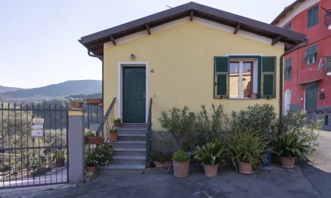 Villa Viani House | Pet-Friendly Lory House with Oceanfront Views & Spa