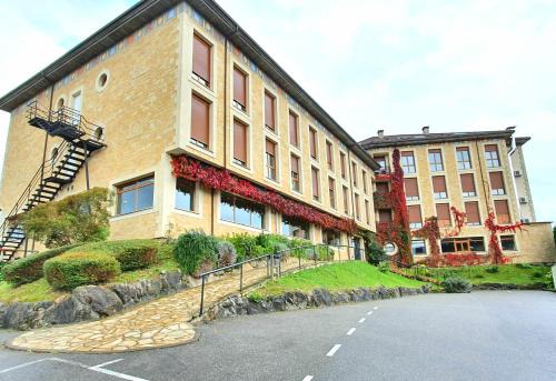Arriondas Hotel | Family-Friendly Retreat at Los Acebos Arriondas