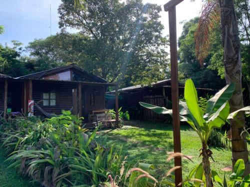 Zona Granja House | Cozy Los Bananos - Oceanfront Big Wood Cabin Retreat