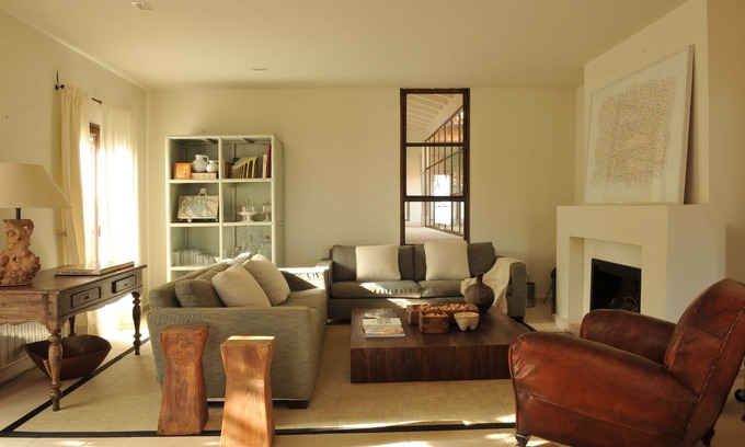 Candeleda Cottage | Relax at Los Bancales House with Pool in Candeleda