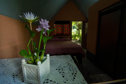 Potrero Grande Cabin | Inviting Los Chocuacos: Family-Friendly with Pool & Dining