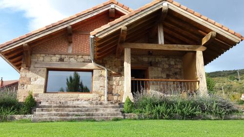 Branosera Ski Chalet | Pet-Friendly Getaway at Los Chozos de la Braña, Rated 9.9