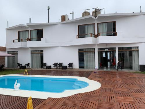 Chancay Hotel | Relaxing Getaway at Los Cuchimilcos with Pool & Hot Tub