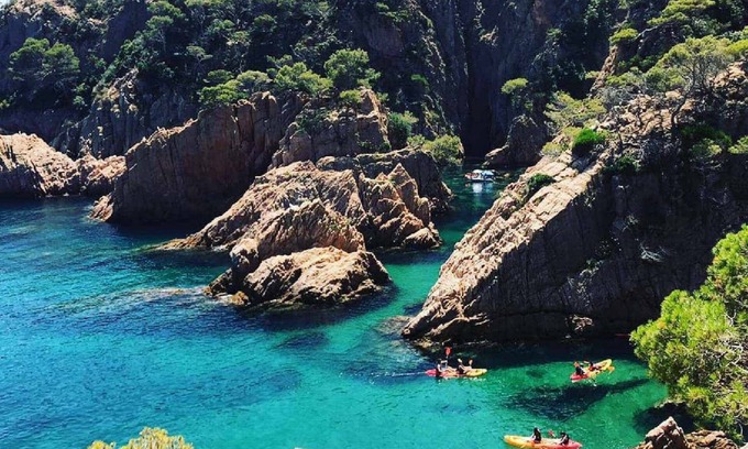 Platja d'Aro Apartment | Discover Los Delfines: Pools, Beach Access & Pet-Friendly