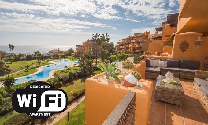 Castillo de la Duquesa Apartment | Los Granados de la Duquesa: Ocean View with Top Amenities