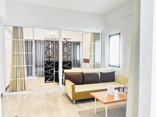 Nai Muang Apartment | Family-Friendly Stay at Los Inn Nakhon - 4-Star Delight