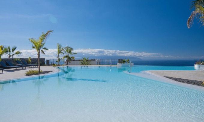 Guia de Isora Hotel | Elegant Los Jardines de Abama Suites with Ocean View & Spa