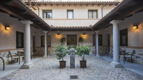 Urda House | Discover Los Laureles 2: Oceanfront Getaway with Pool