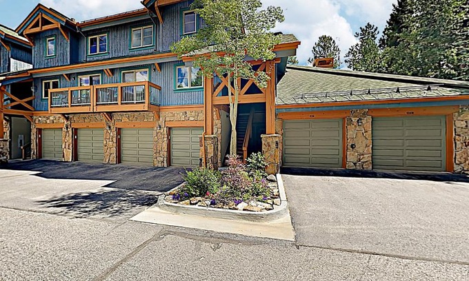 Four O'Clock Apartment | Oceanfront Escape at Los Pinos: Family-Friendly Retreat