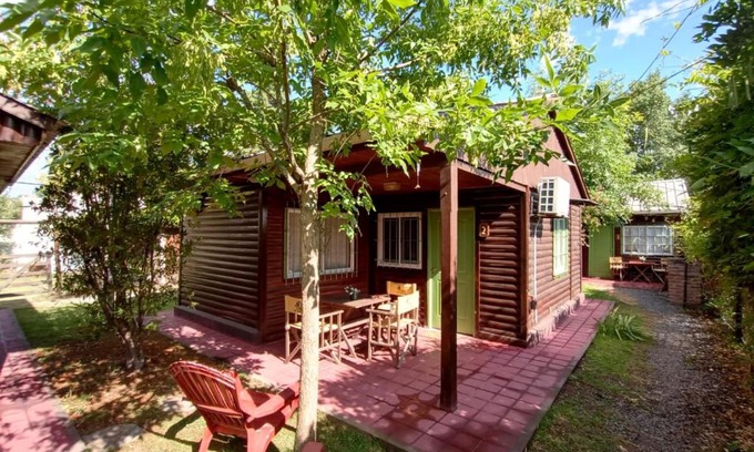 Chascomus Cabin | Pet-Friendly Los Tres Duendes: Rated 9/10 with Pool & Breakfast