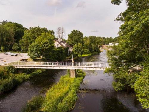 Poltsamaa Apartment | Family-Friendly Lossi 8 Põltsamaa with Scenic River Views