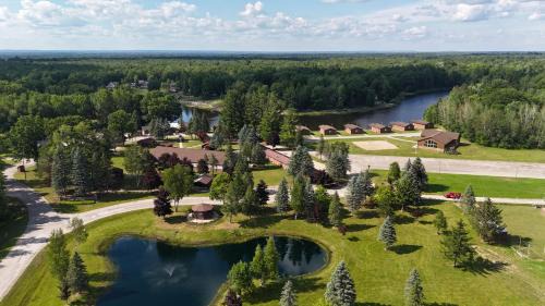 Alger Resort | Relax at Lost Arrow Resort: Family-Friendly & Pool Access