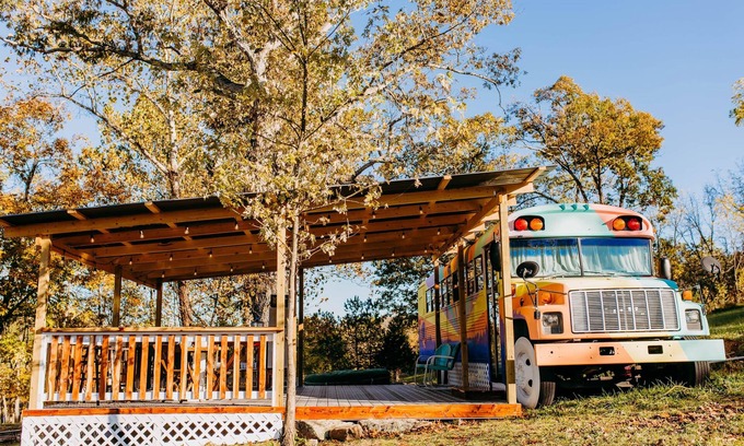 St. Clair House | Discover Lost Hill Lake Sunshine Skoolie Getaway