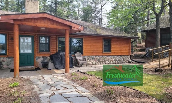Hawks House | Family-Friendly Lost Lake Getaway with Kitchen Amenities
