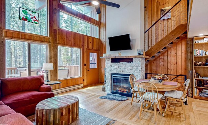 Whitefish House | Inviting Lost Trail 101: Family-Friendly with Pool & Hot Tub