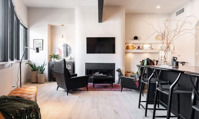 Stratford Apartment | Cozy Lot 44: Wood Forbes Unit 5 with Fireplace & Kitchen