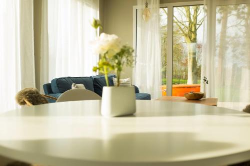 Brodten Apartment | Oceanfront Lot Lodge Travemünde: 4-Star Family Retreat