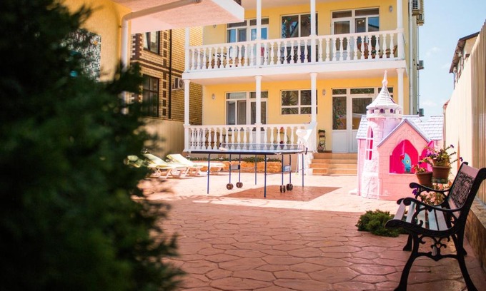 Blagoveshchenskaya House | Top-Rated Lotos Zelyonaya Krysha Guest House with Kitchen